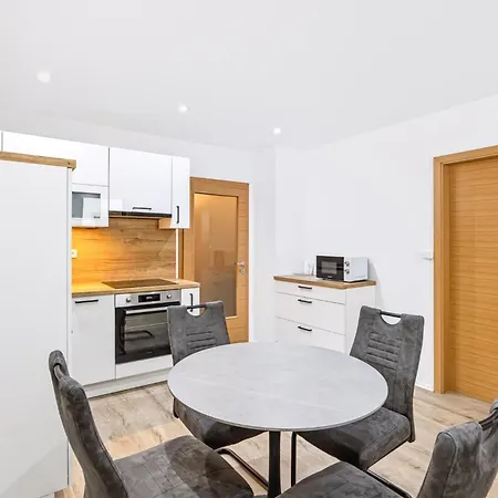 Apartma Arnika *